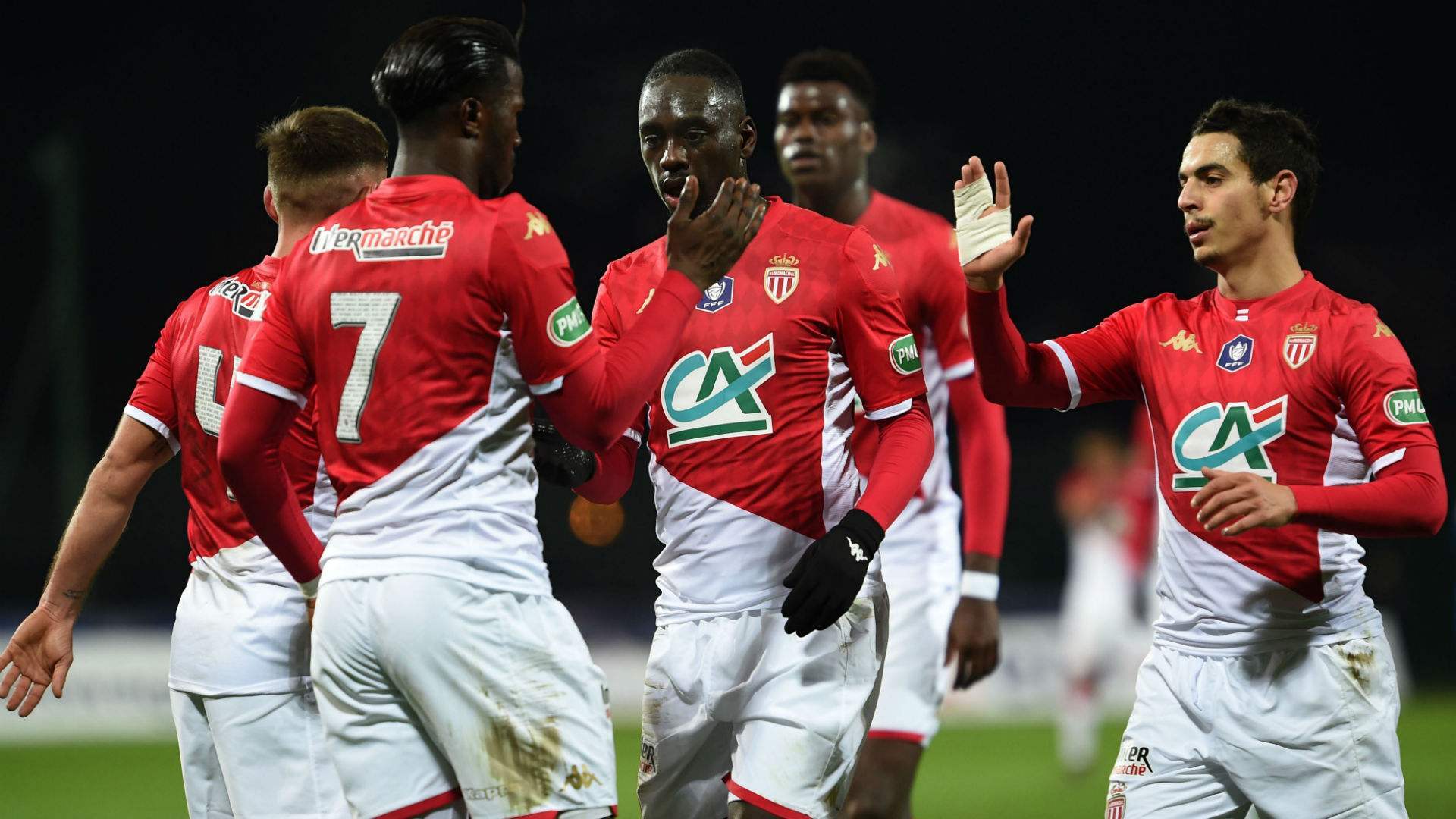 天博网站- 离谱！里尔集结日外线爆发今夜摩纳哥调整名单以备足总杯，窗口期里昂单刀错失——欧超杯节点到来